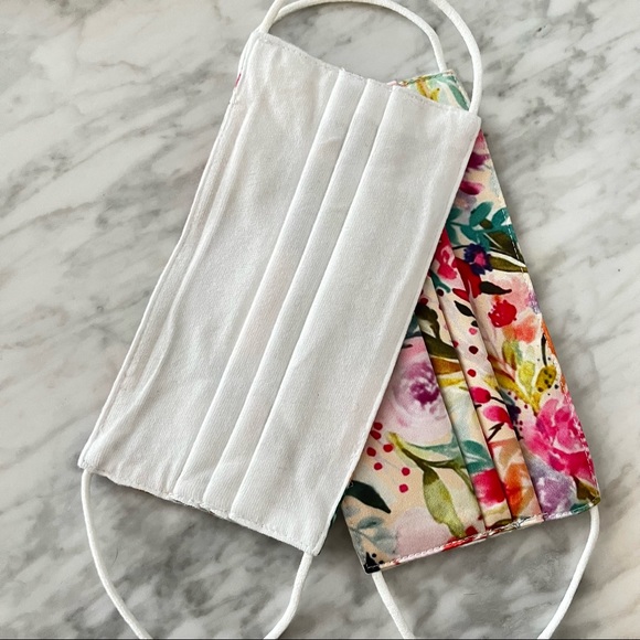 NEW 2-pack Satin Watercolor Face Masks - Picture 3 of 9